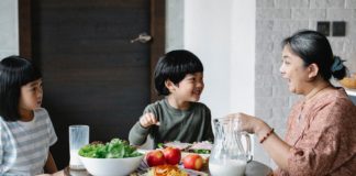 Helping your toddler get on a mealtime schedule comidas peques