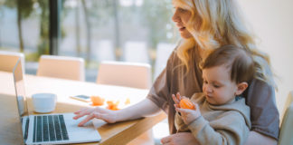 How to Balance Motherhood with Work and Other Responsibilities: Practical Tips for Multitasking Moms