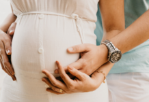 Consejos para mantener una mentalidad positiva durante el embarazo y la crianza